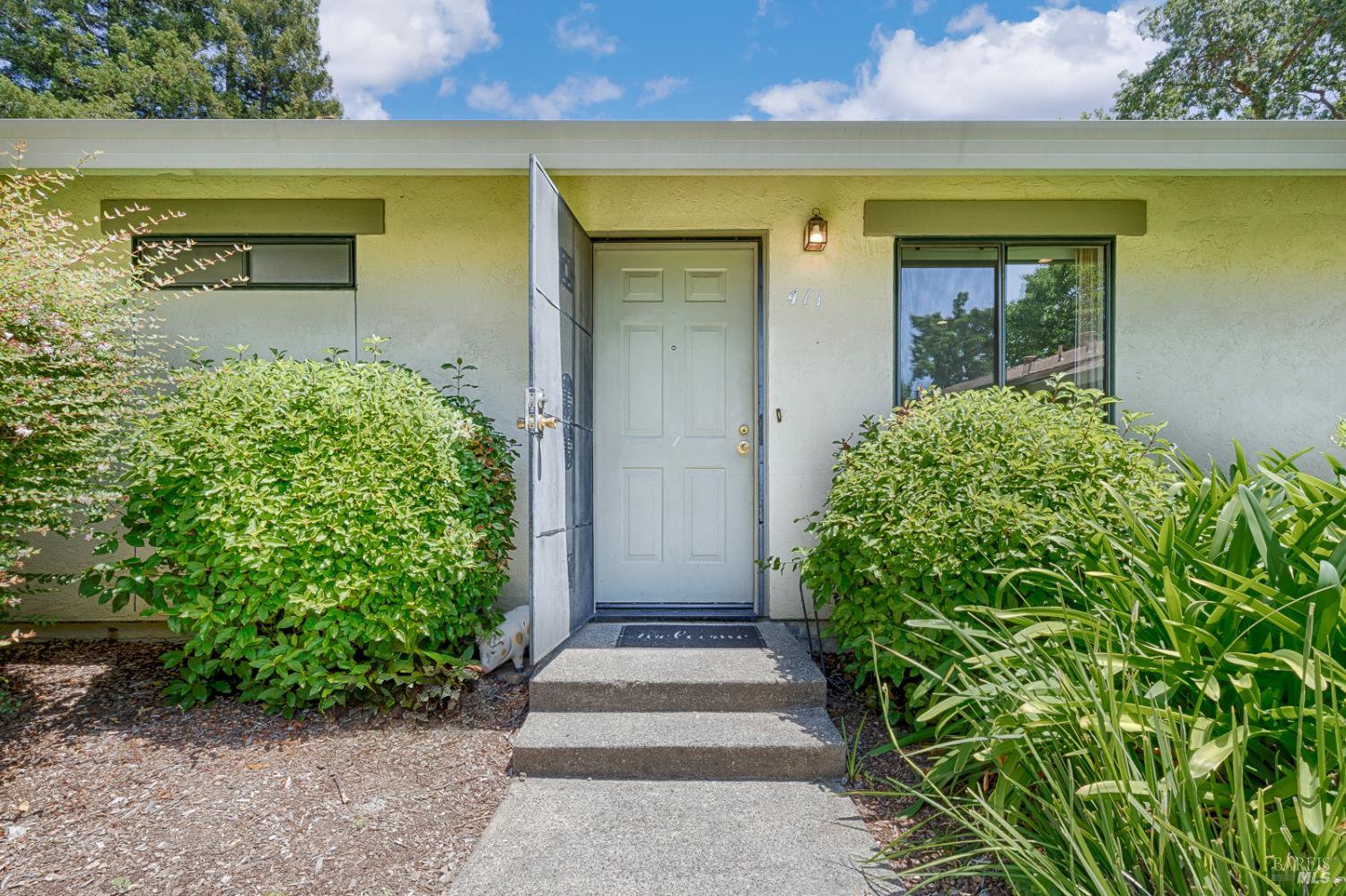 411 7th Street W