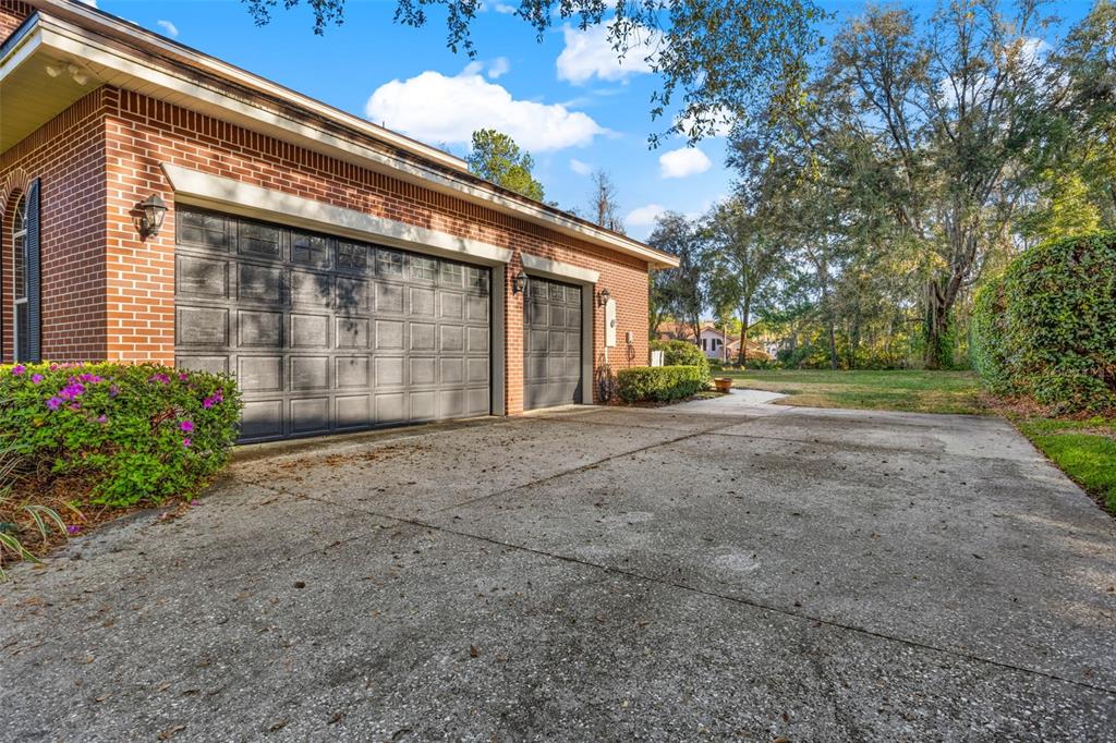 6445 RENWICK CIR