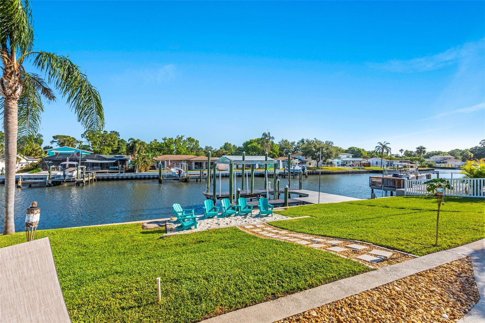 8425 FLAGSTONE DR