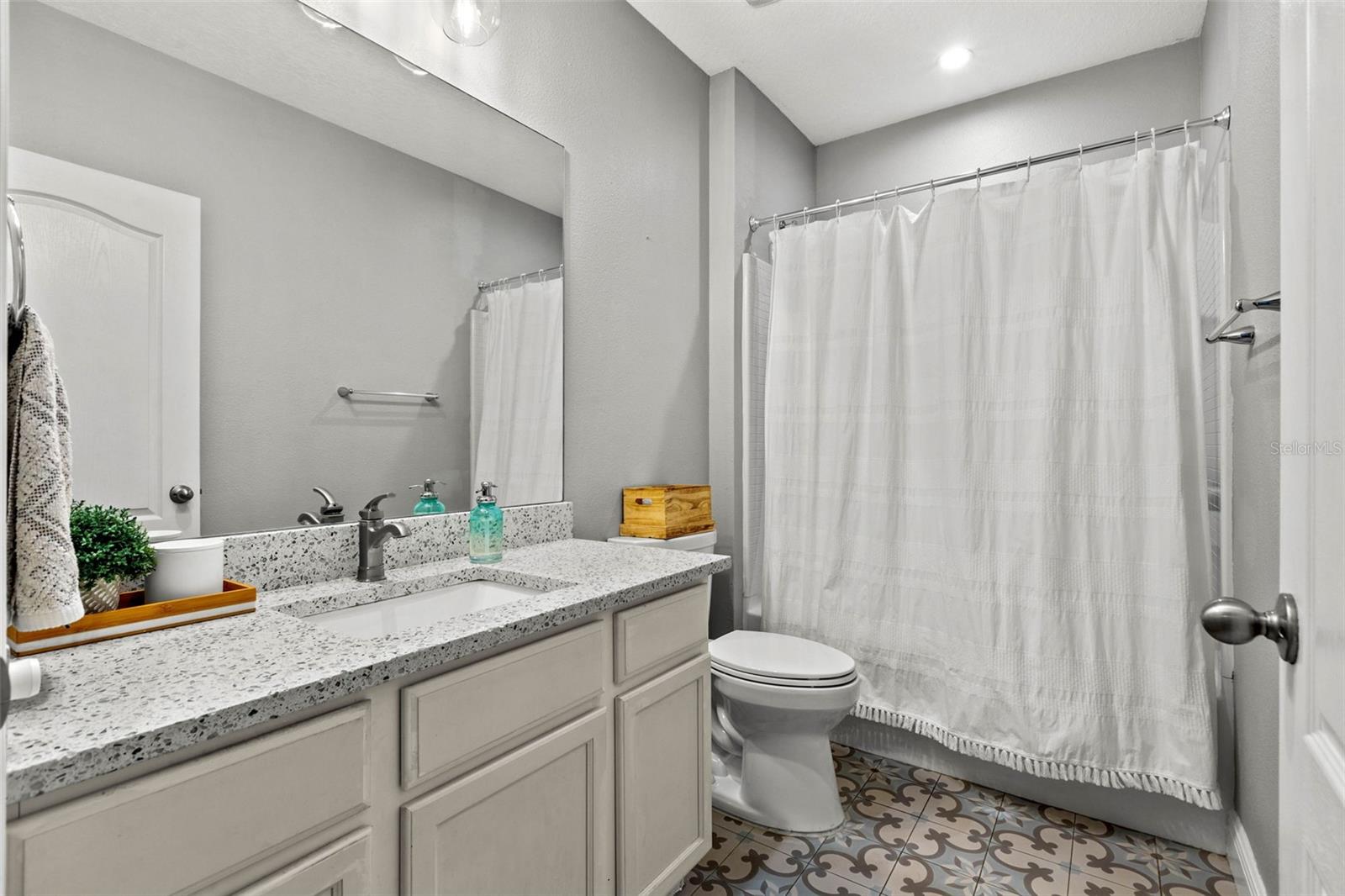 224 LONE DOVE LN
