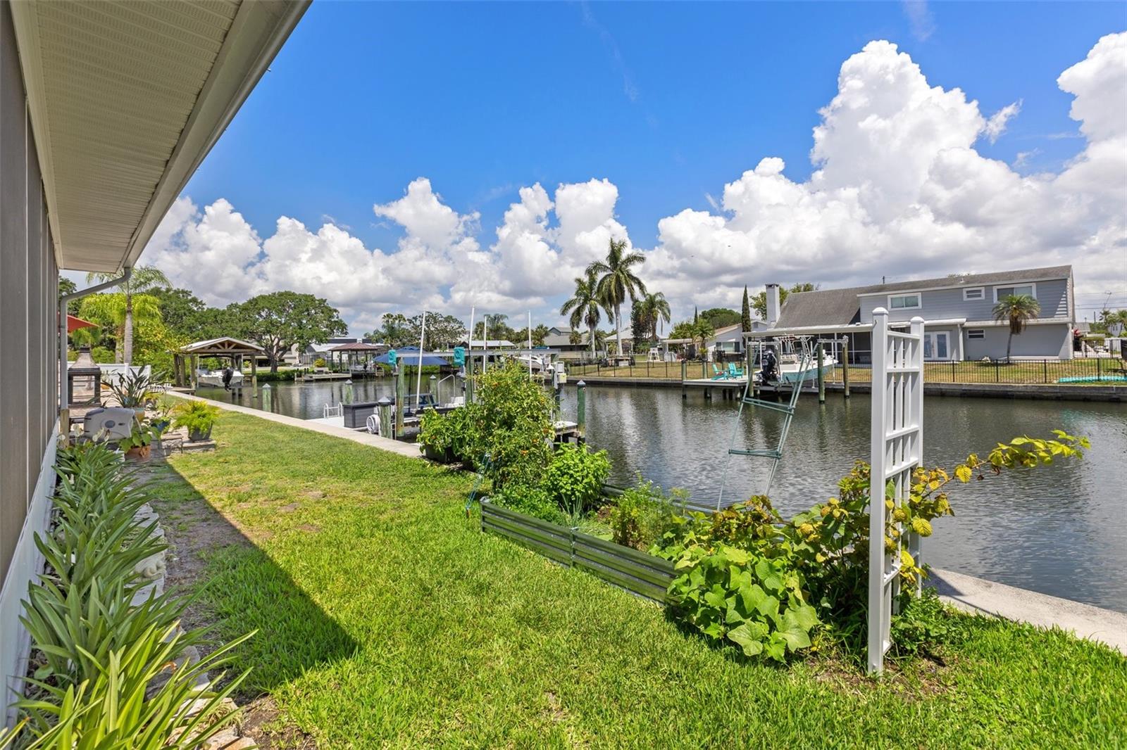 8725 HICKORYWOOD LN