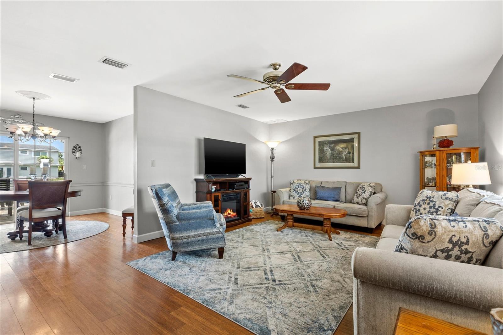 8725 HICKORYWOOD LN