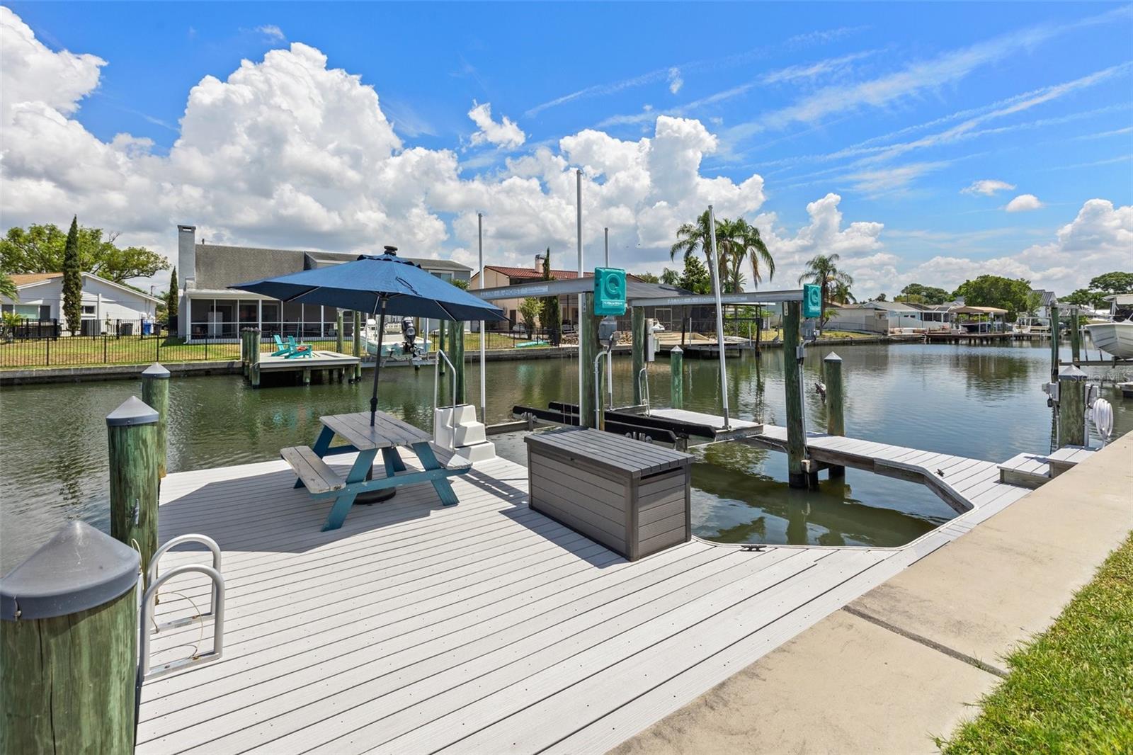 8725 HICKORYWOOD LN