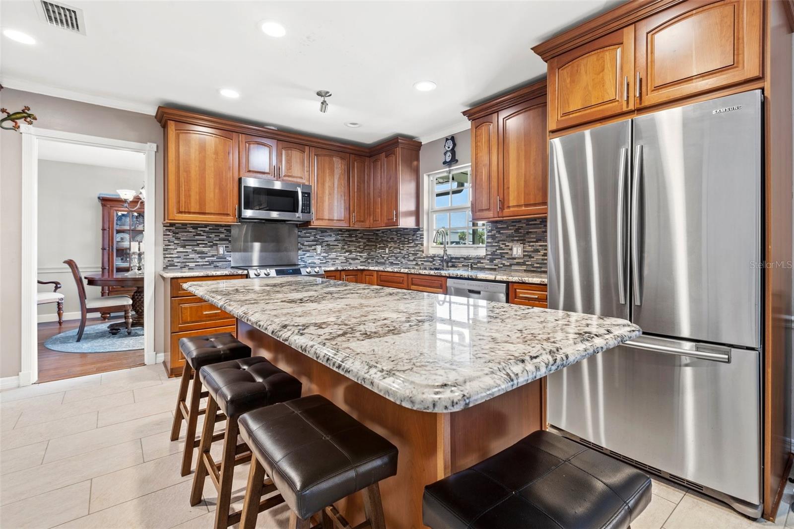 8725 HICKORYWOOD LN