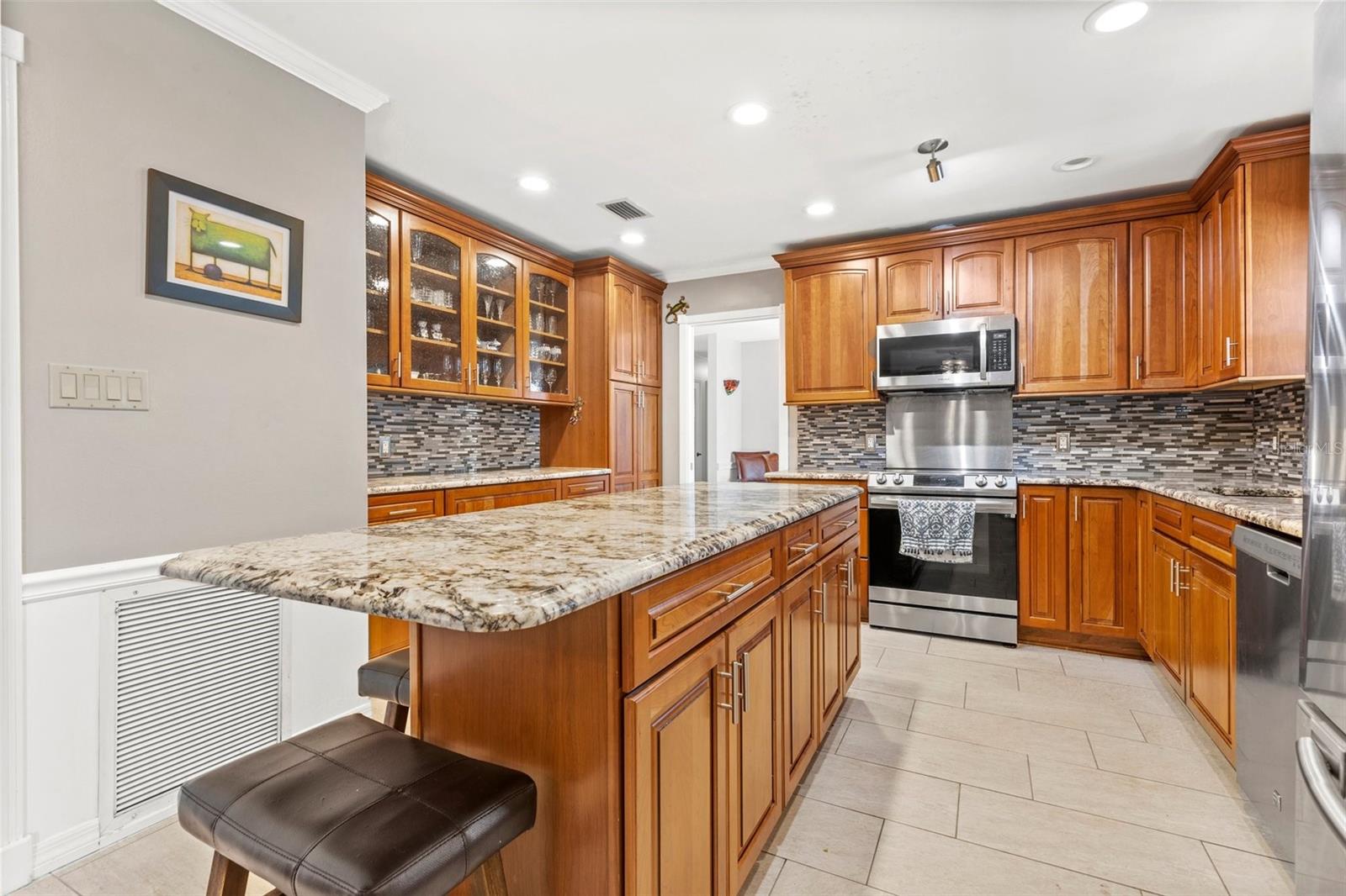 8725 HICKORYWOOD LN