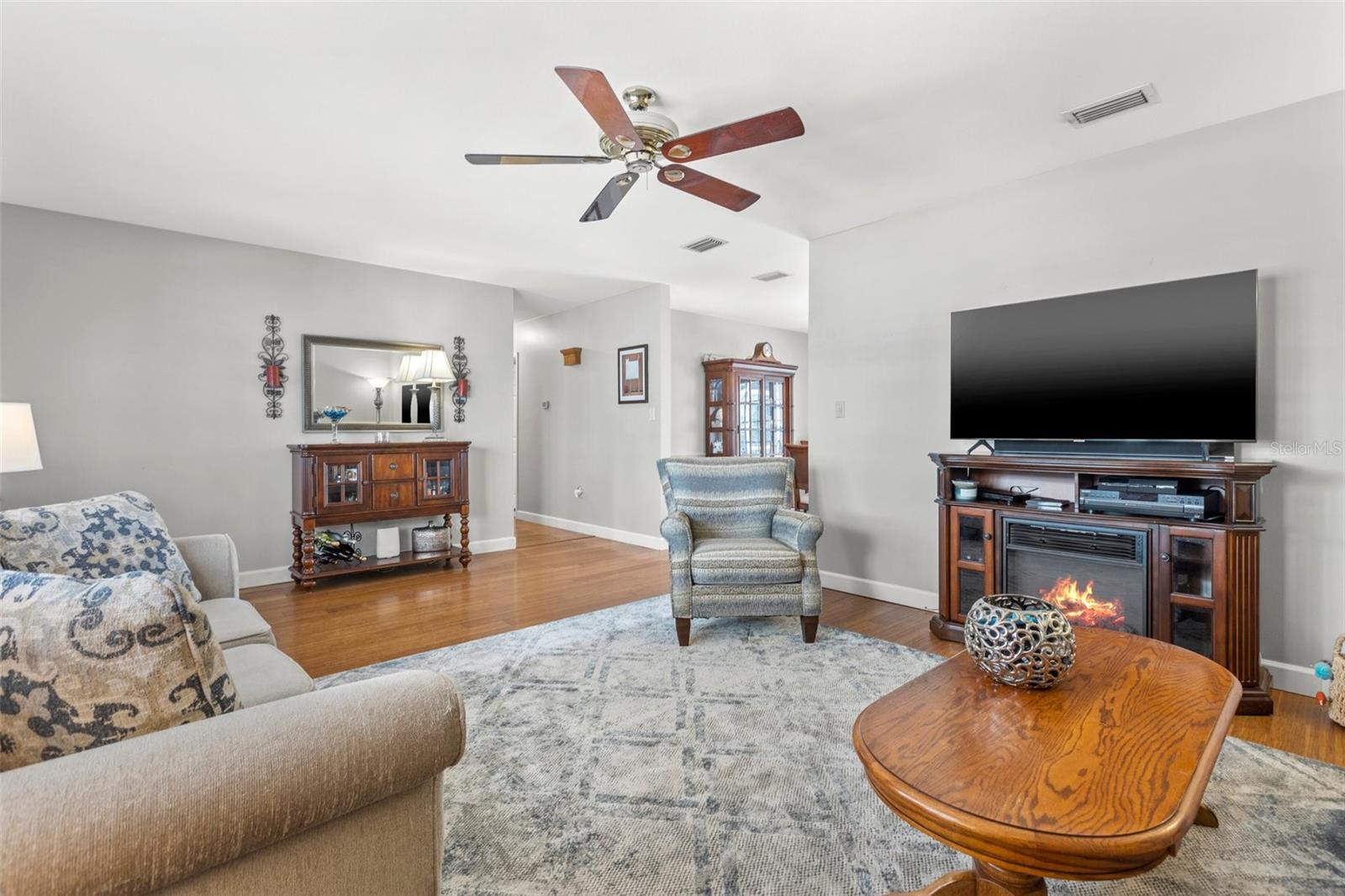 8725 HICKORYWOOD LN