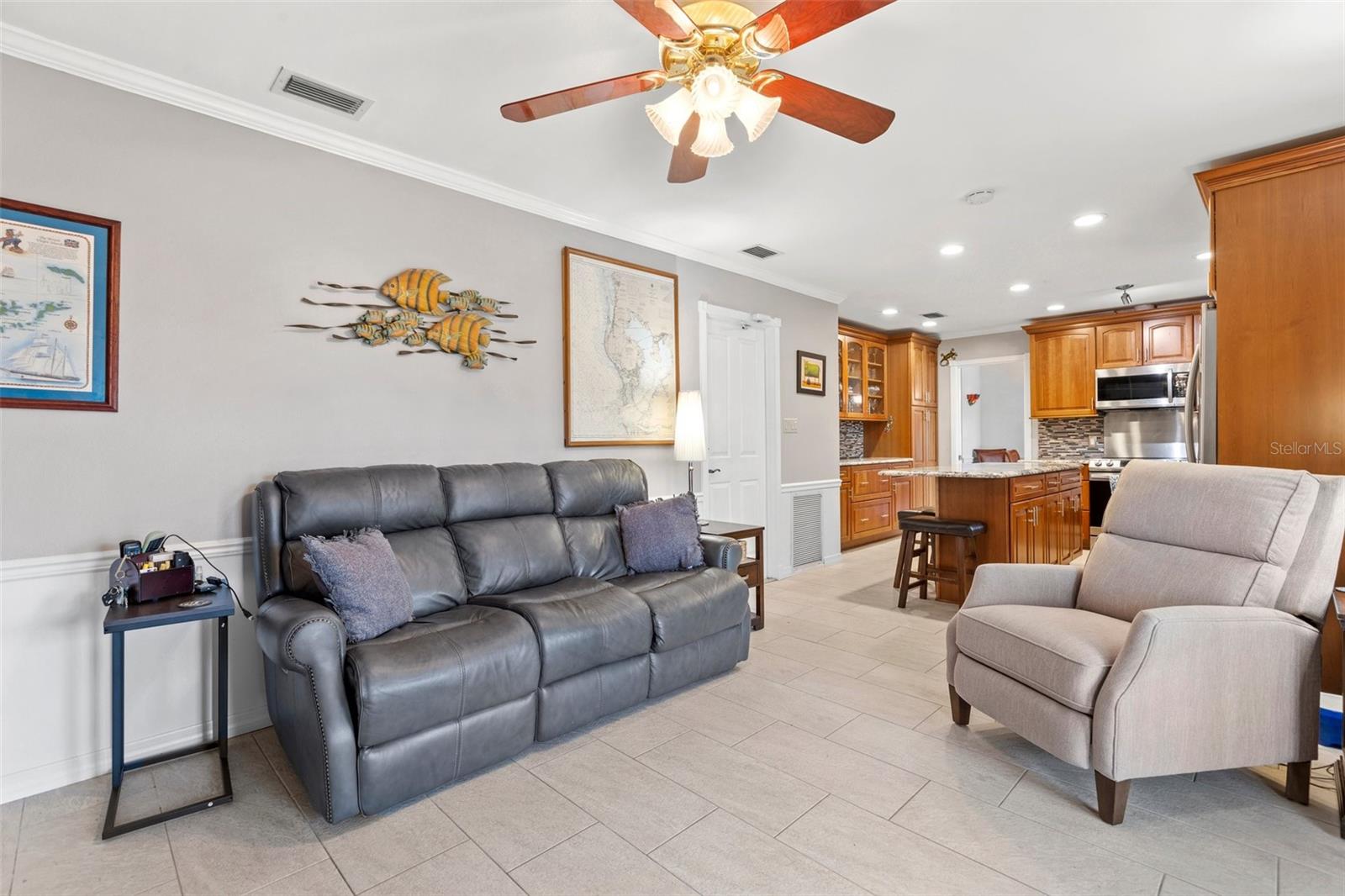 8725 HICKORYWOOD LN