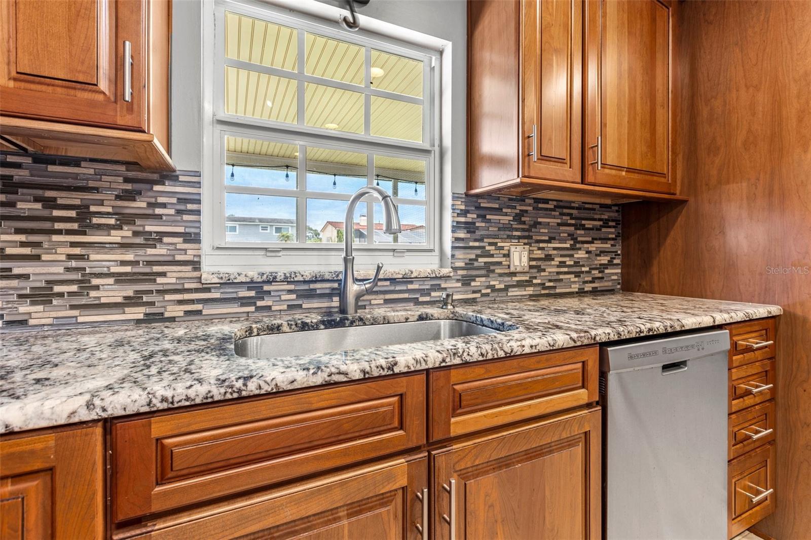 8725 HICKORYWOOD LN