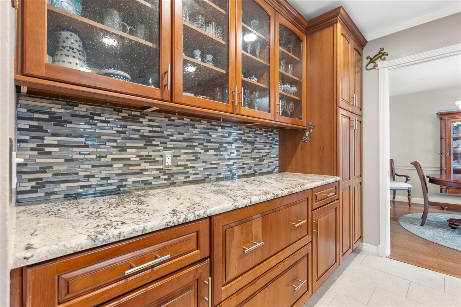 8725 HICKORYWOOD LN
