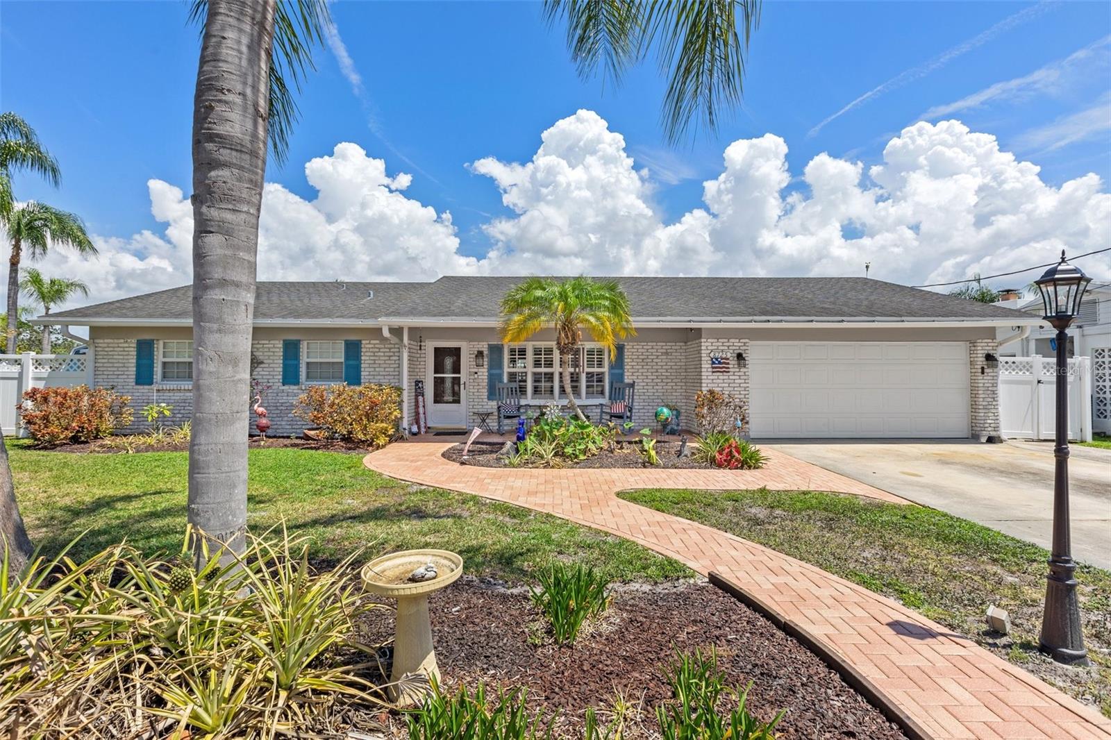 8725 HICKORYWOOD LN