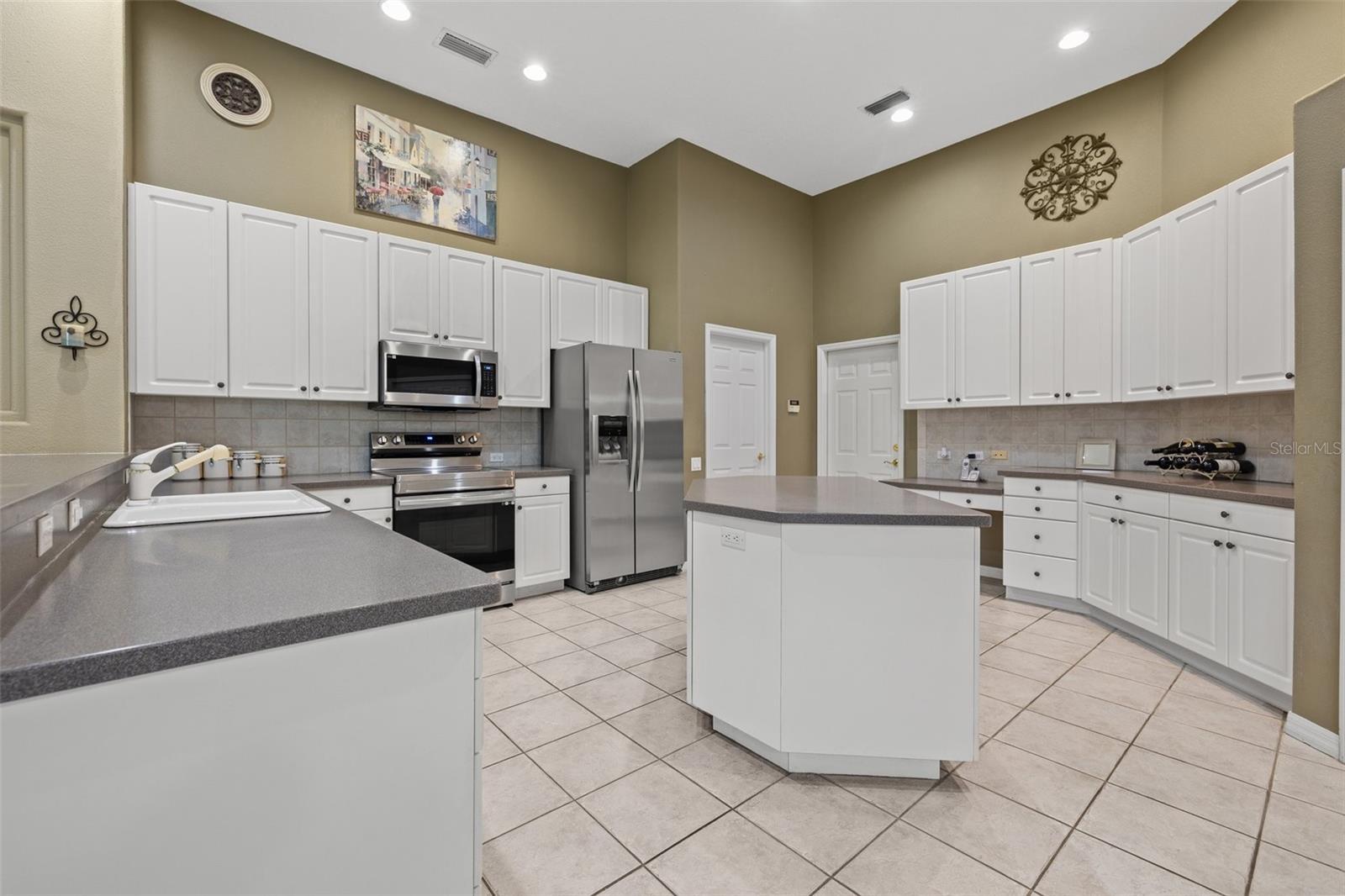 9215 HIGHLAND RIDGE WAY
