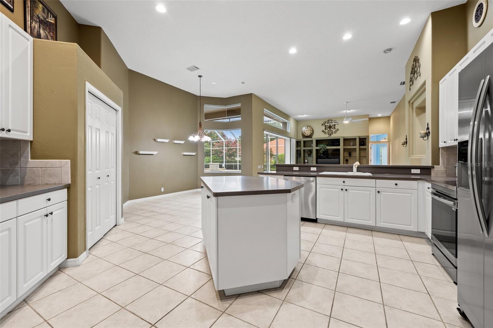 9215 HIGHLAND RIDGE WAY