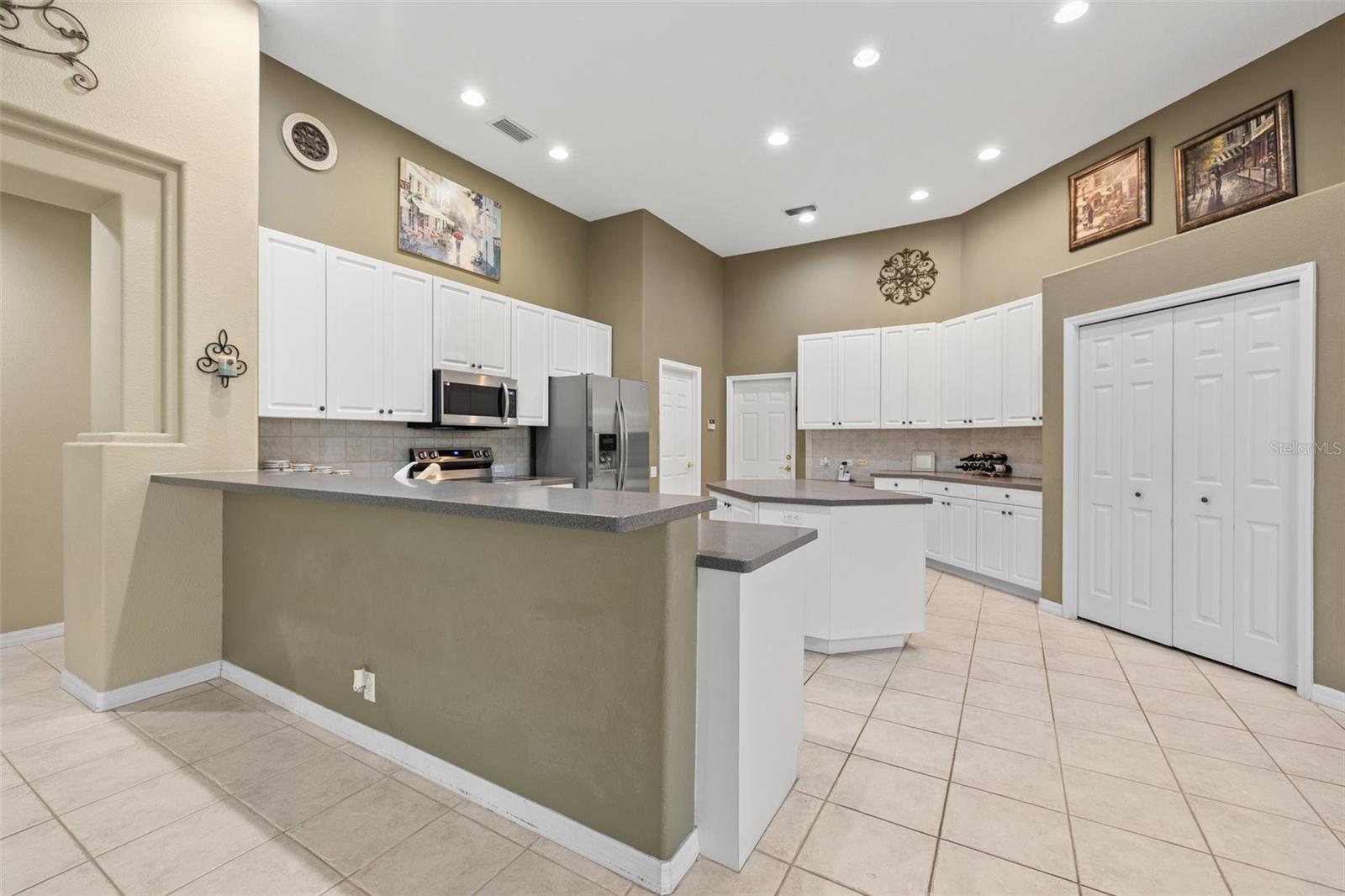 9215 HIGHLAND RIDGE WAY