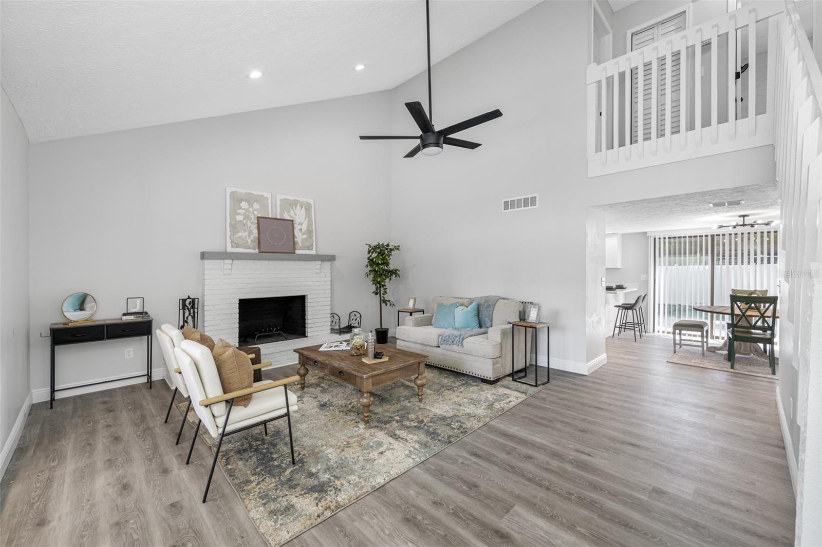 1712 W RIO VISTA AVE