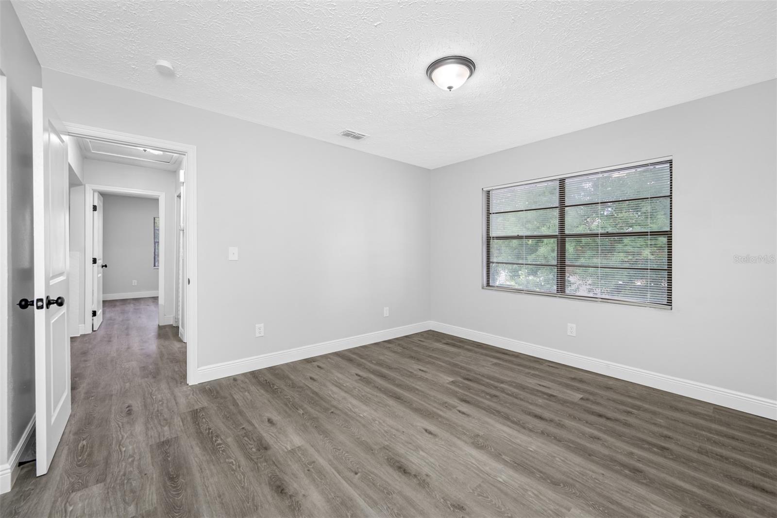 1712 W RIO VISTA AVE