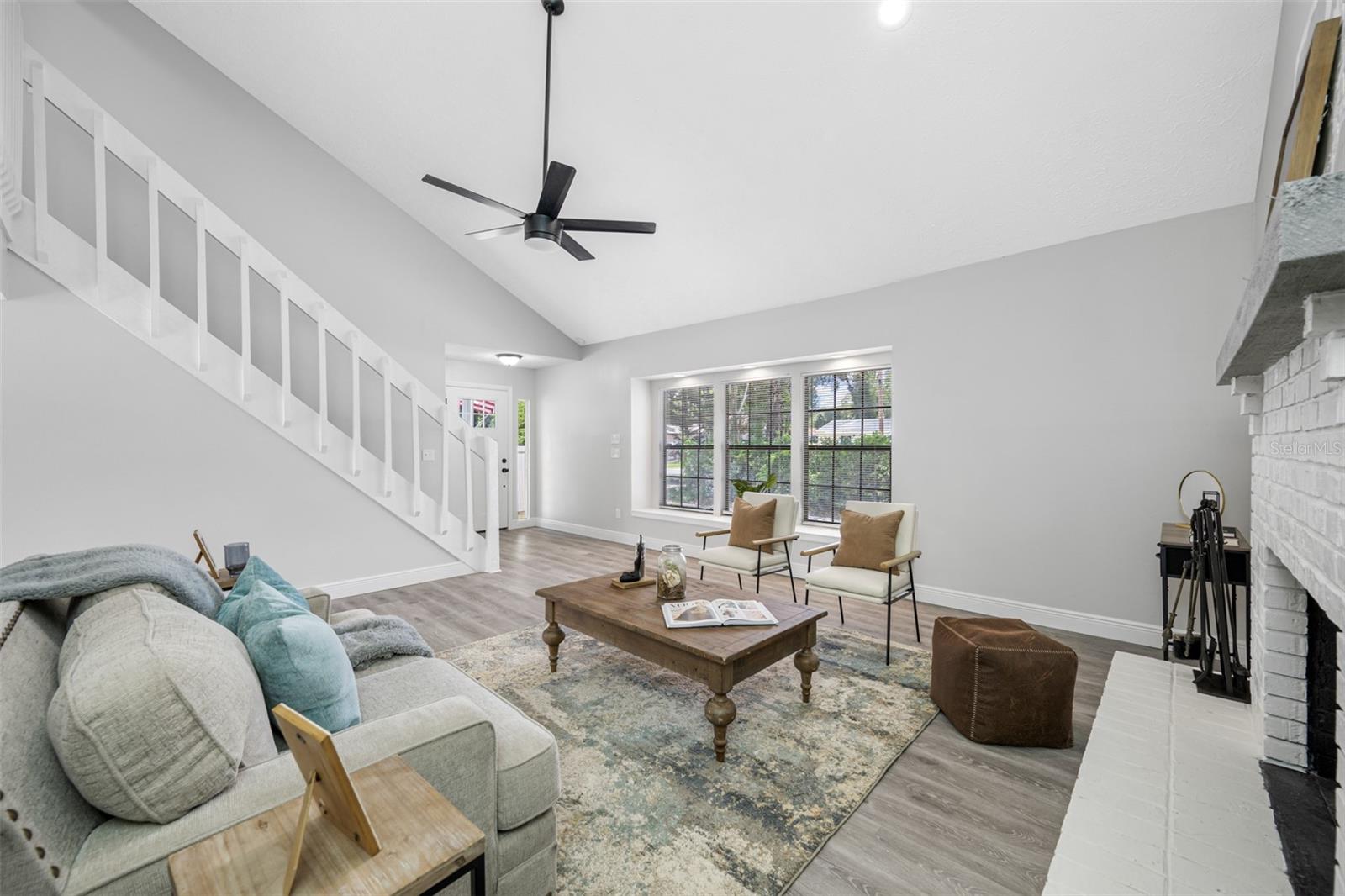 1712 W RIO VISTA AVE