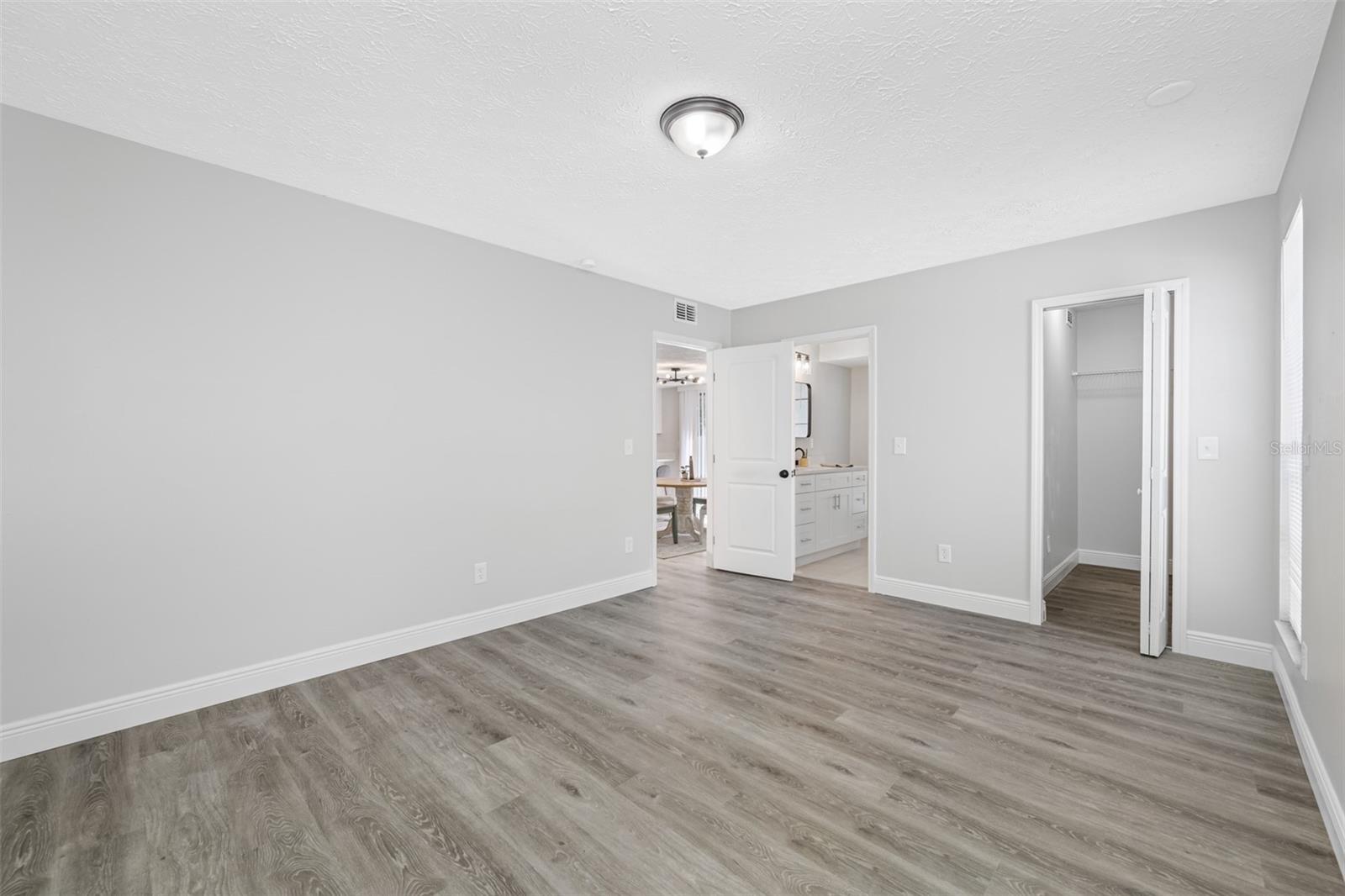 1712 W RIO VISTA AVE