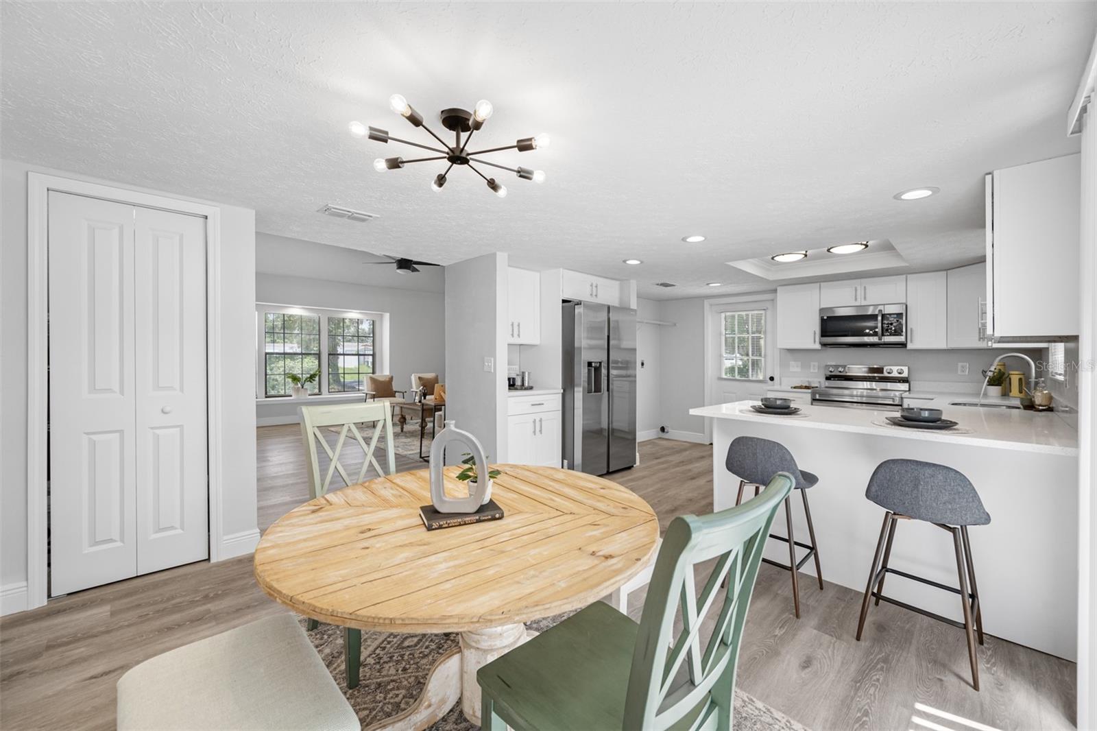 1712 W RIO VISTA AVE