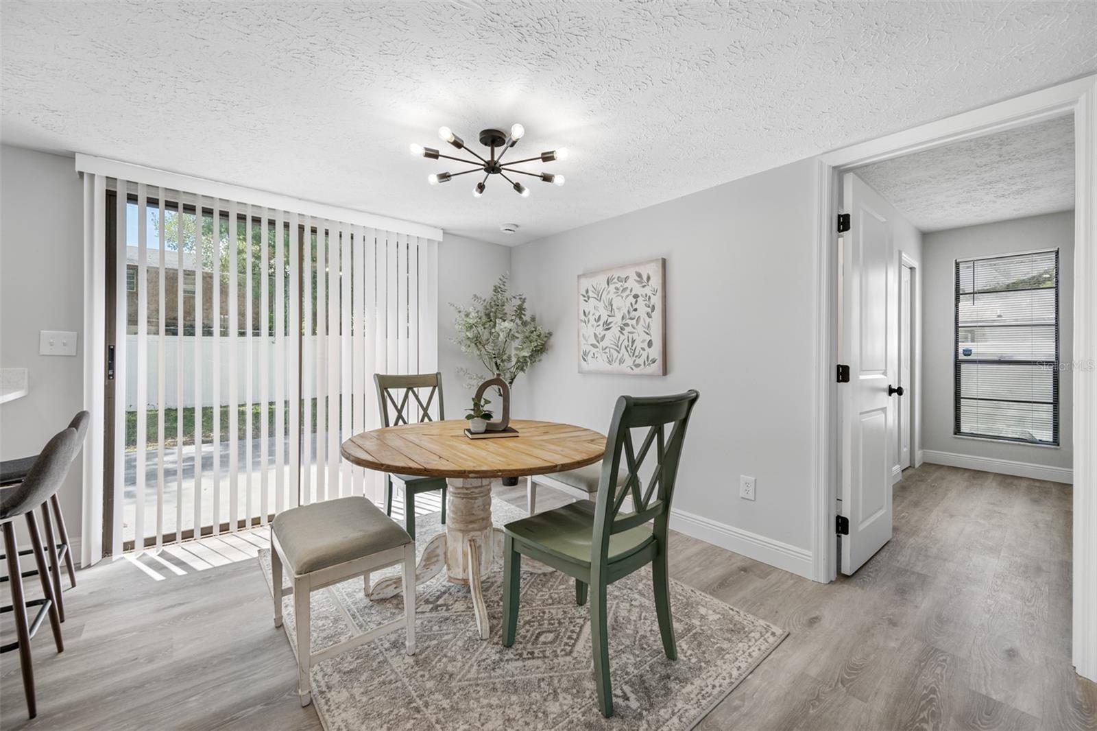 1712 W RIO VISTA AVE