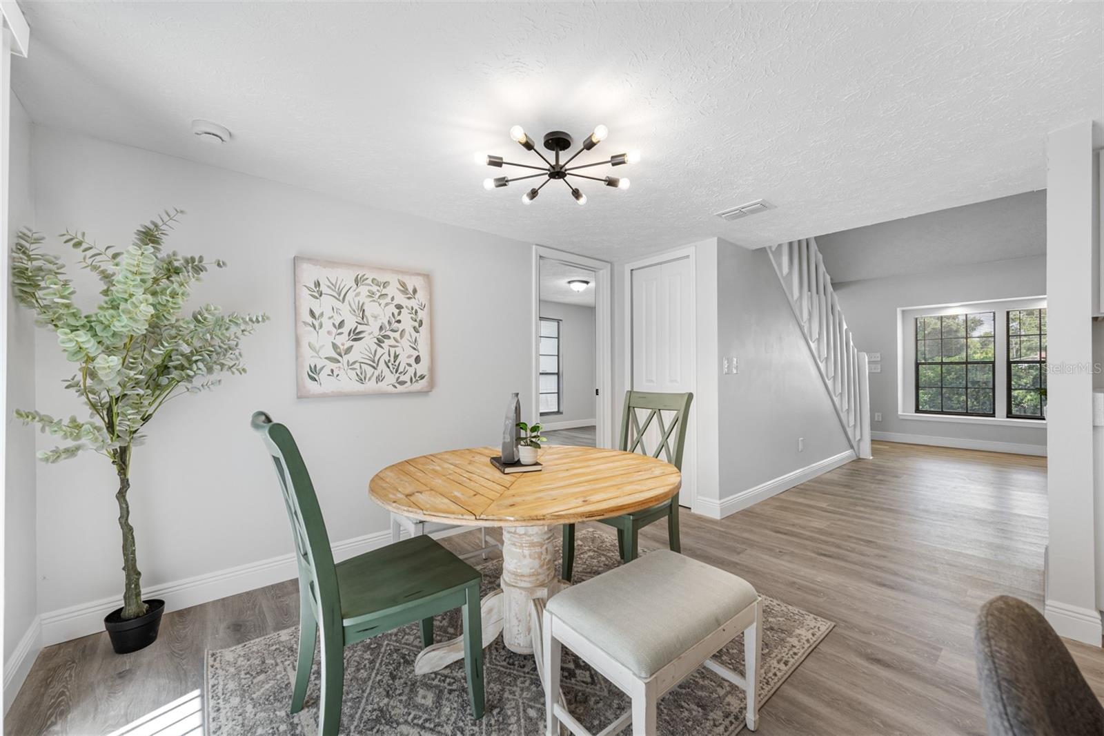 1712 W RIO VISTA AVE