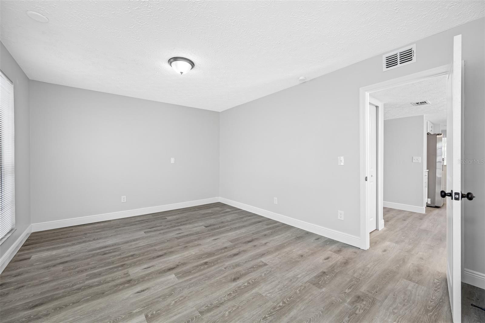 1712 W RIO VISTA AVE