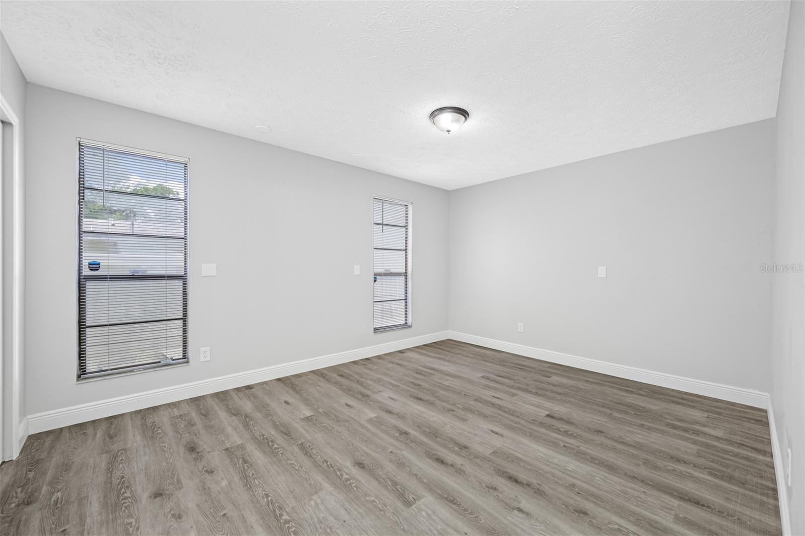 1712 W RIO VISTA AVE