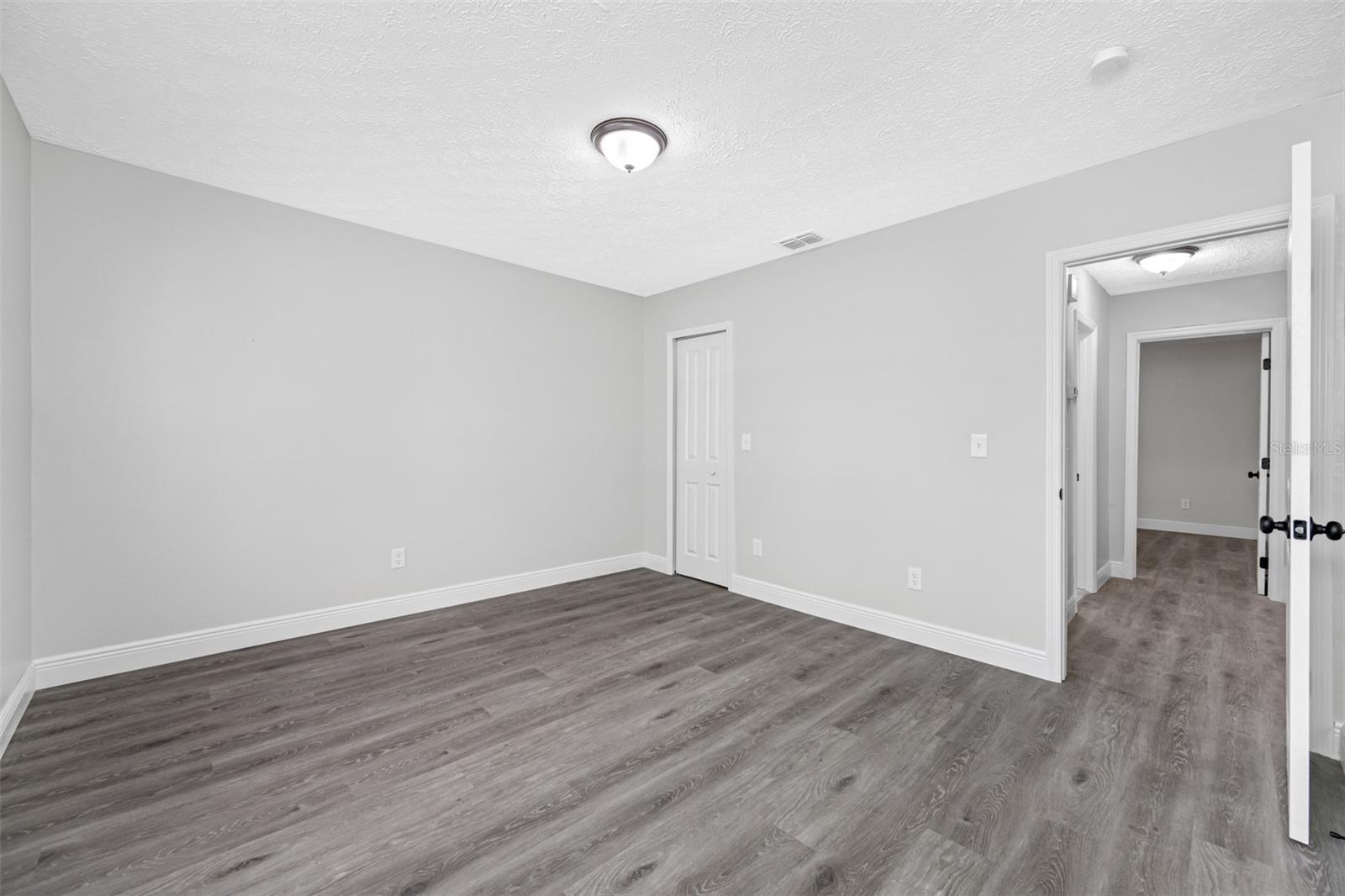 1712 W RIO VISTA AVE