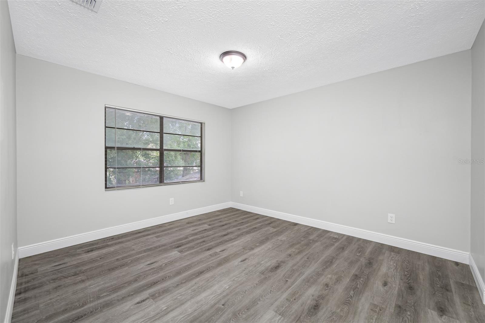 1712 W RIO VISTA AVE