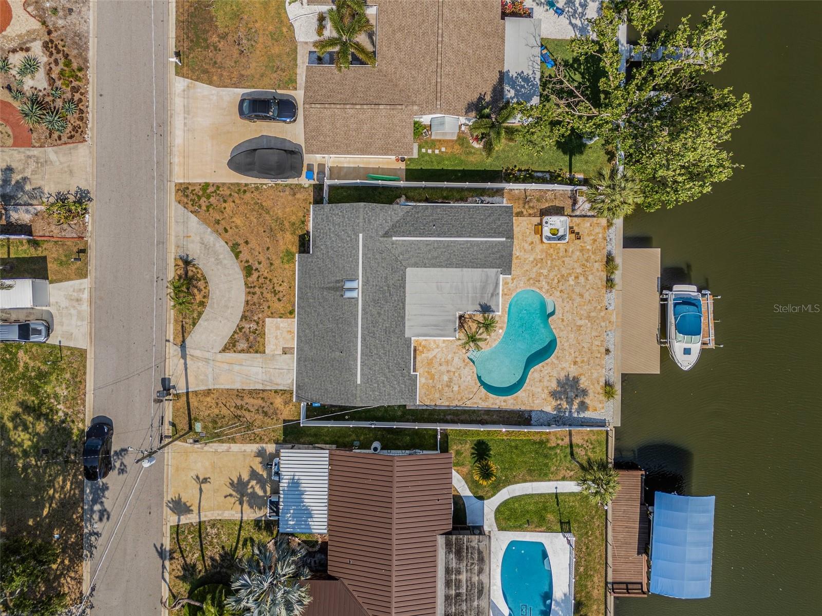 8722 THORNWOOD LN
