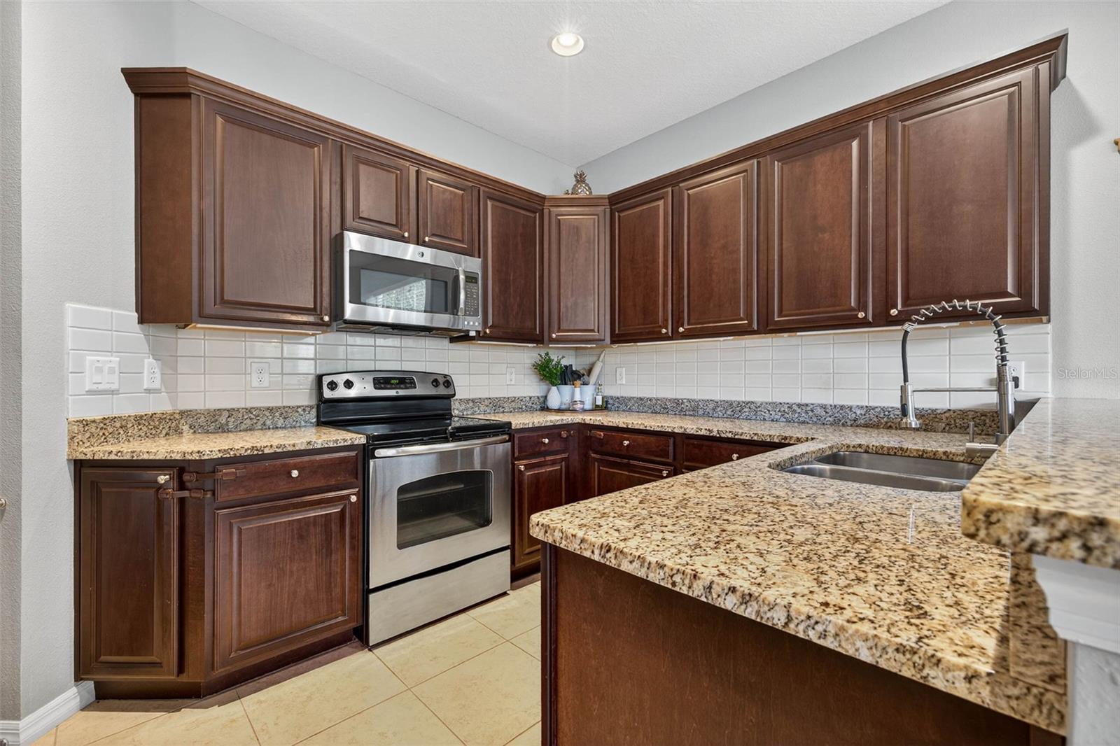 19204 STONE HEDGE DR