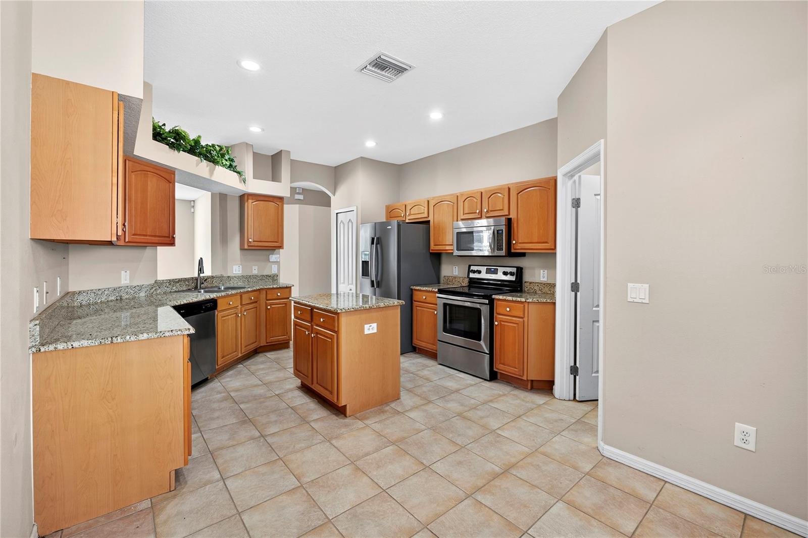 2352 ROSEHAVEN DR