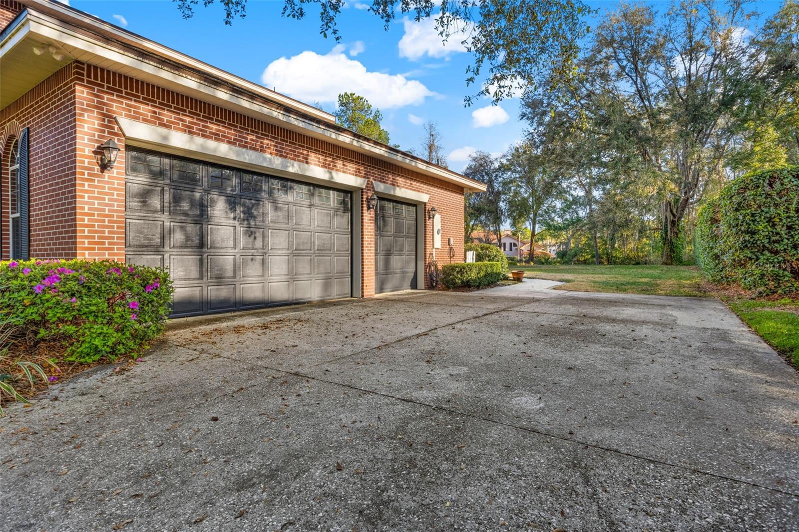 6445 RENWICK CIR