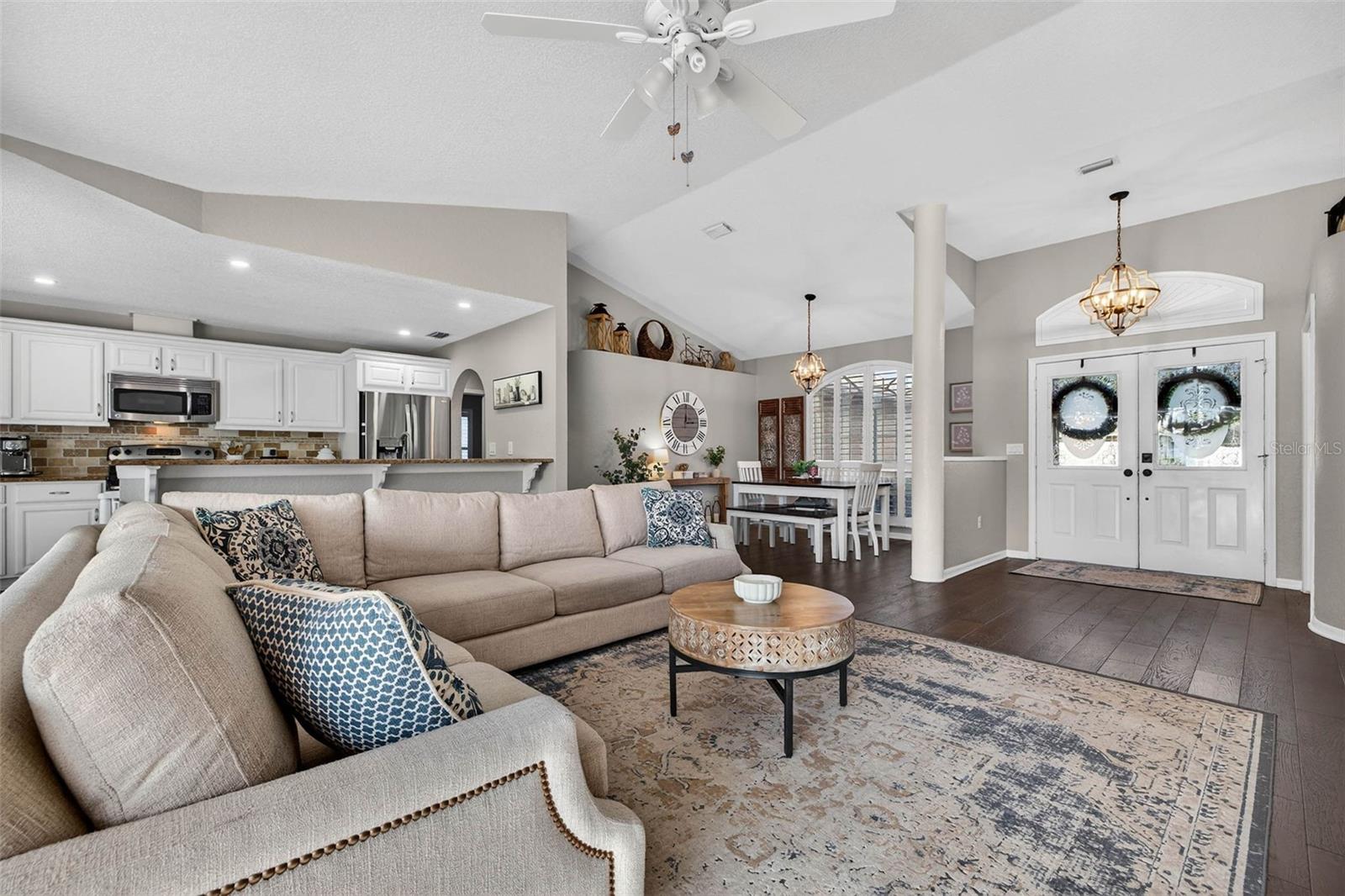 1628 GLEN OAK LN