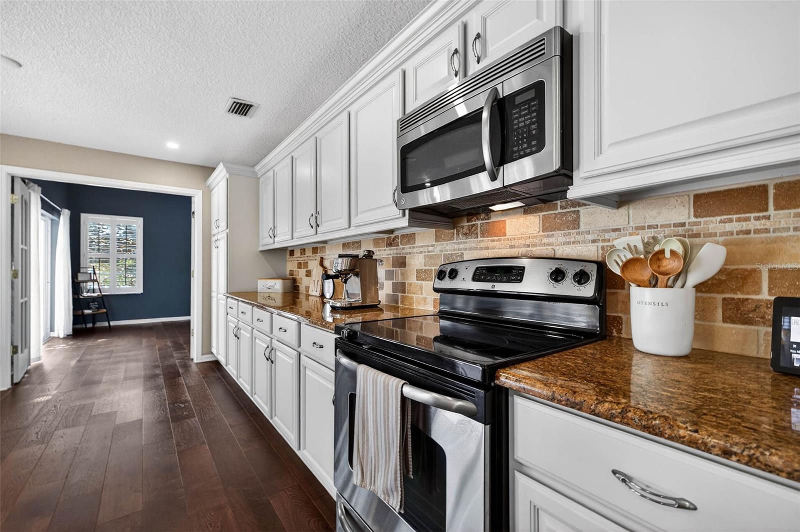 1628 GLEN OAK LN