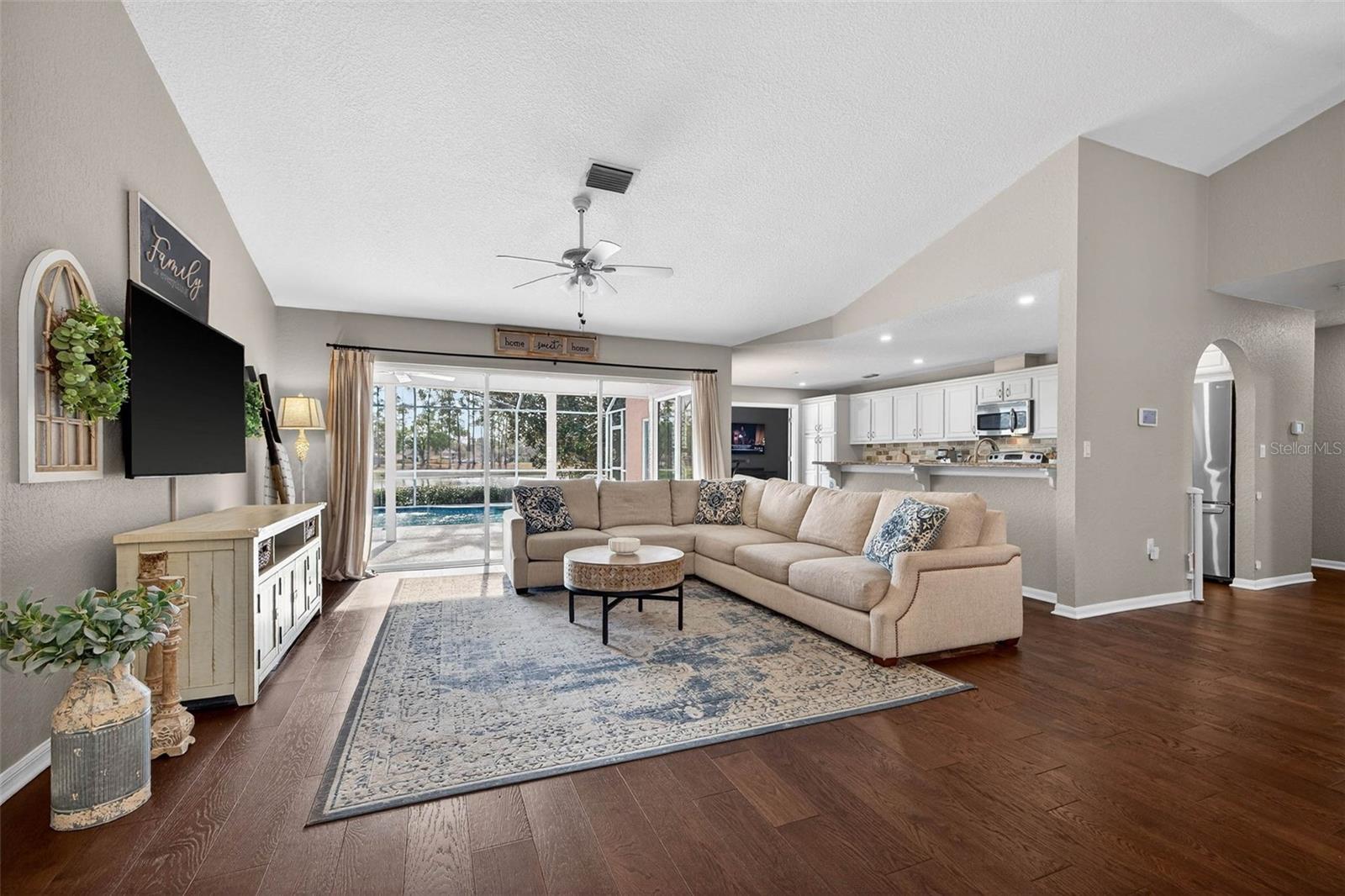 1628 GLEN OAK LN