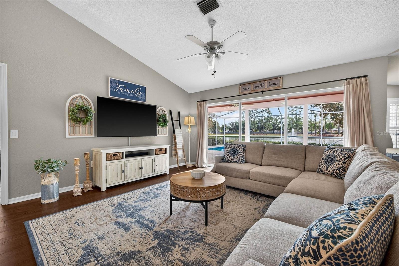 1628 GLEN OAK LN