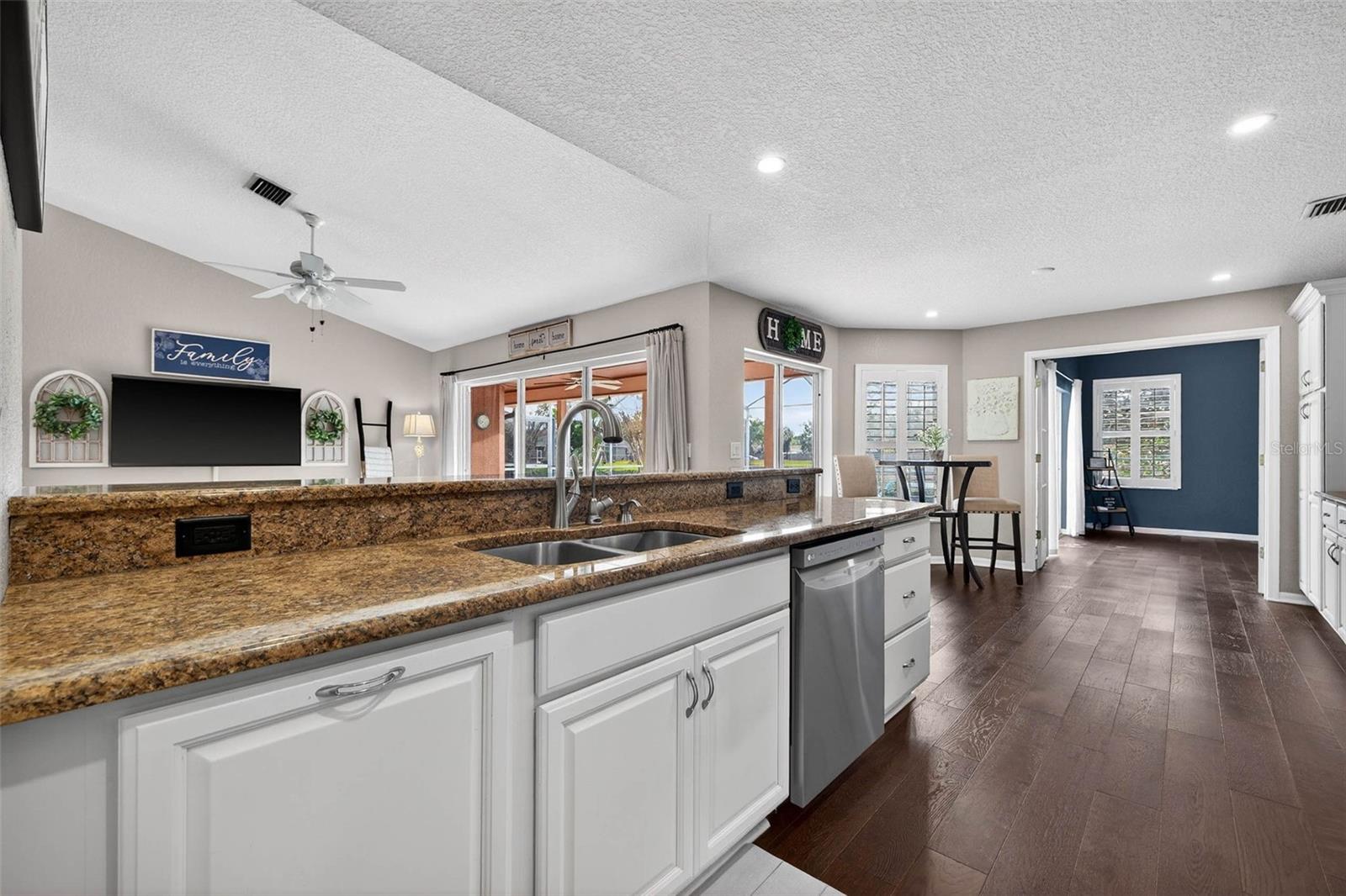 1628 GLEN OAK LN