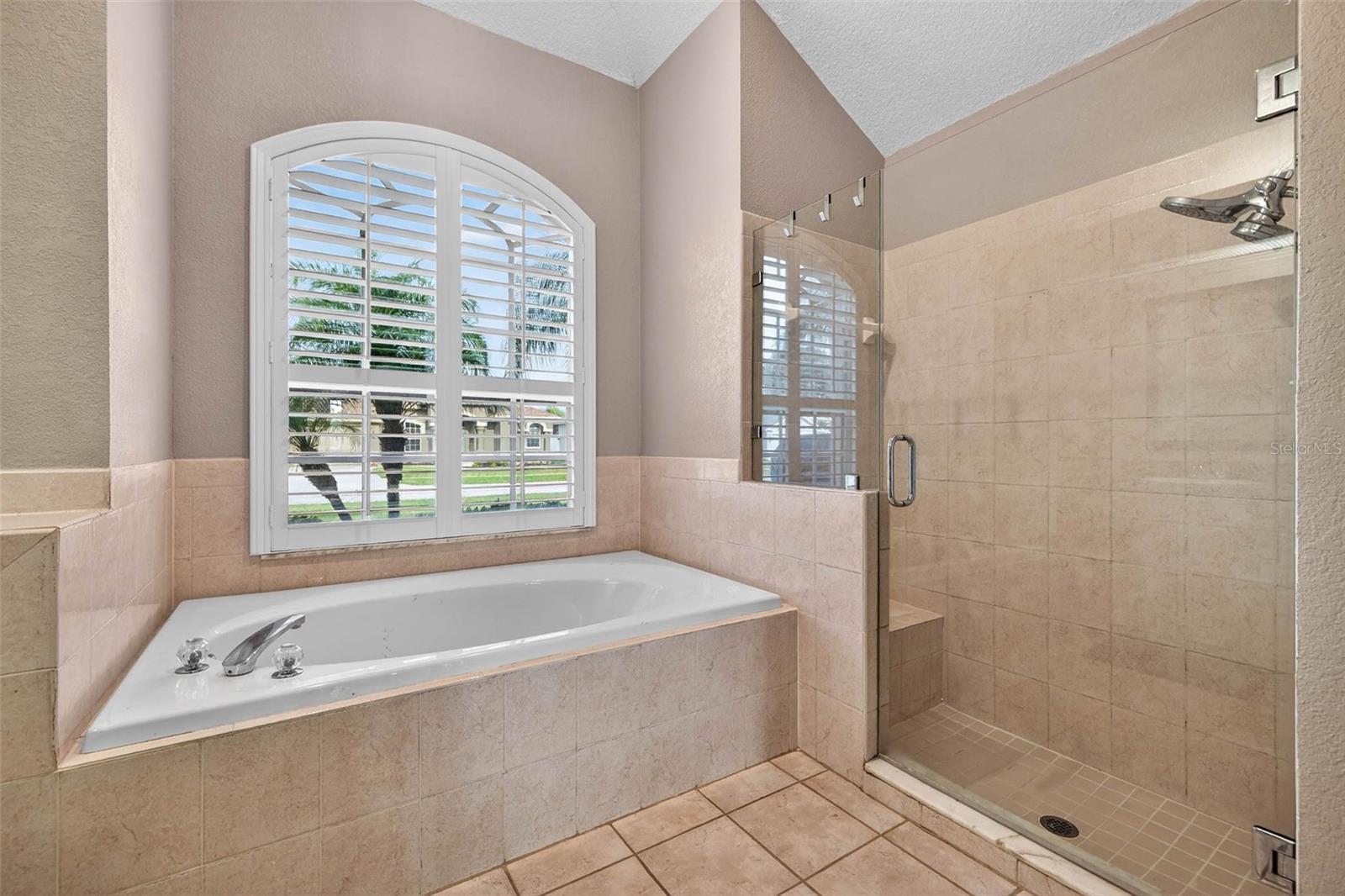 1628 GLEN OAK LN
