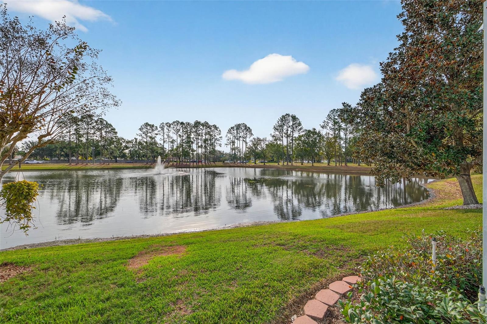 1628 GLEN OAK LN