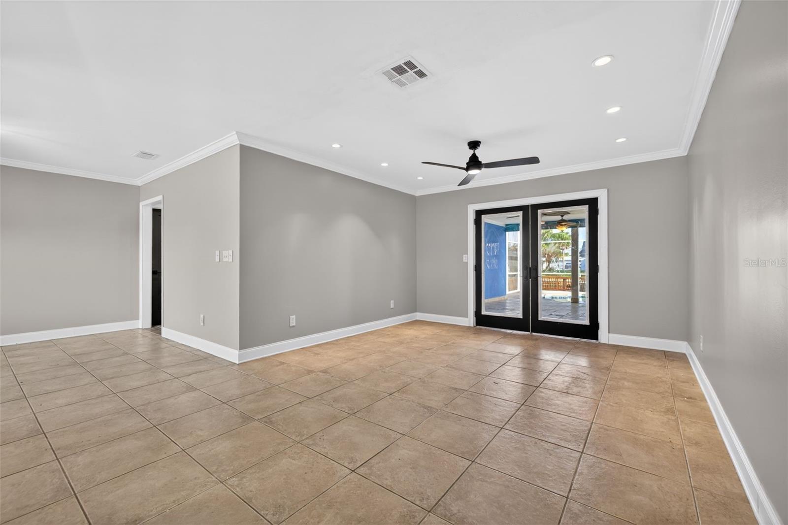 8711 BAY CREST LN
