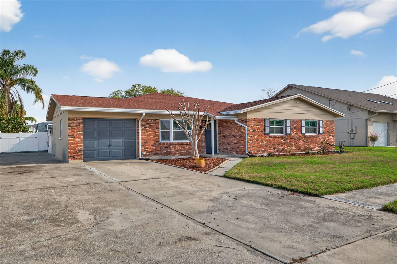 8711 BAY CREST LN