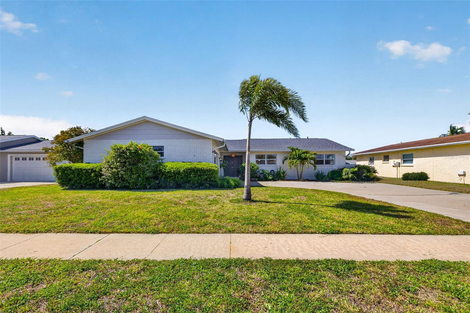 8450 FLAGSTONE DR