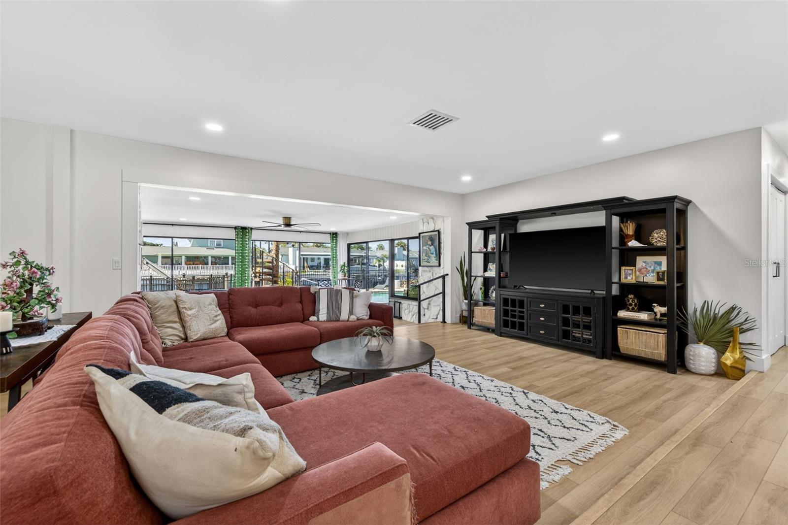 8450 FLAGSTONE DR