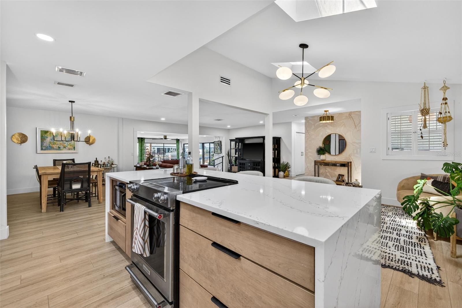 8450 FLAGSTONE DR
