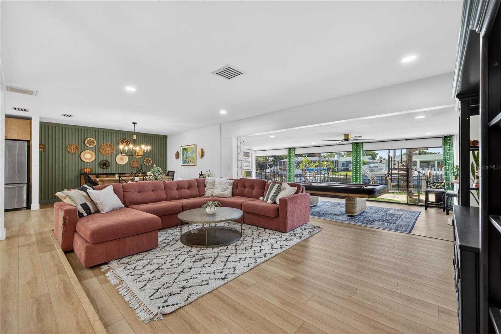 8450 FLAGSTONE DR