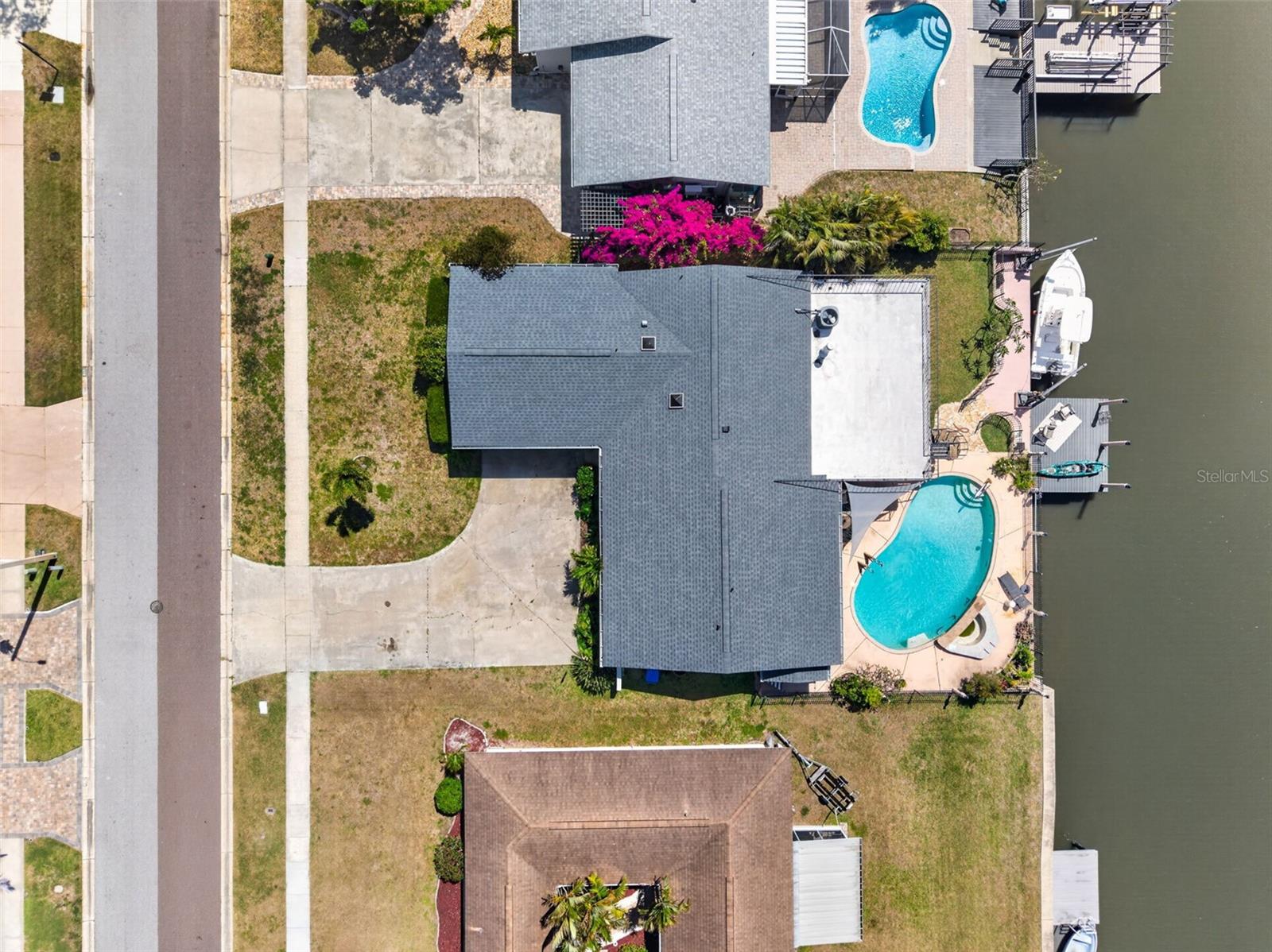 8450 FLAGSTONE DR