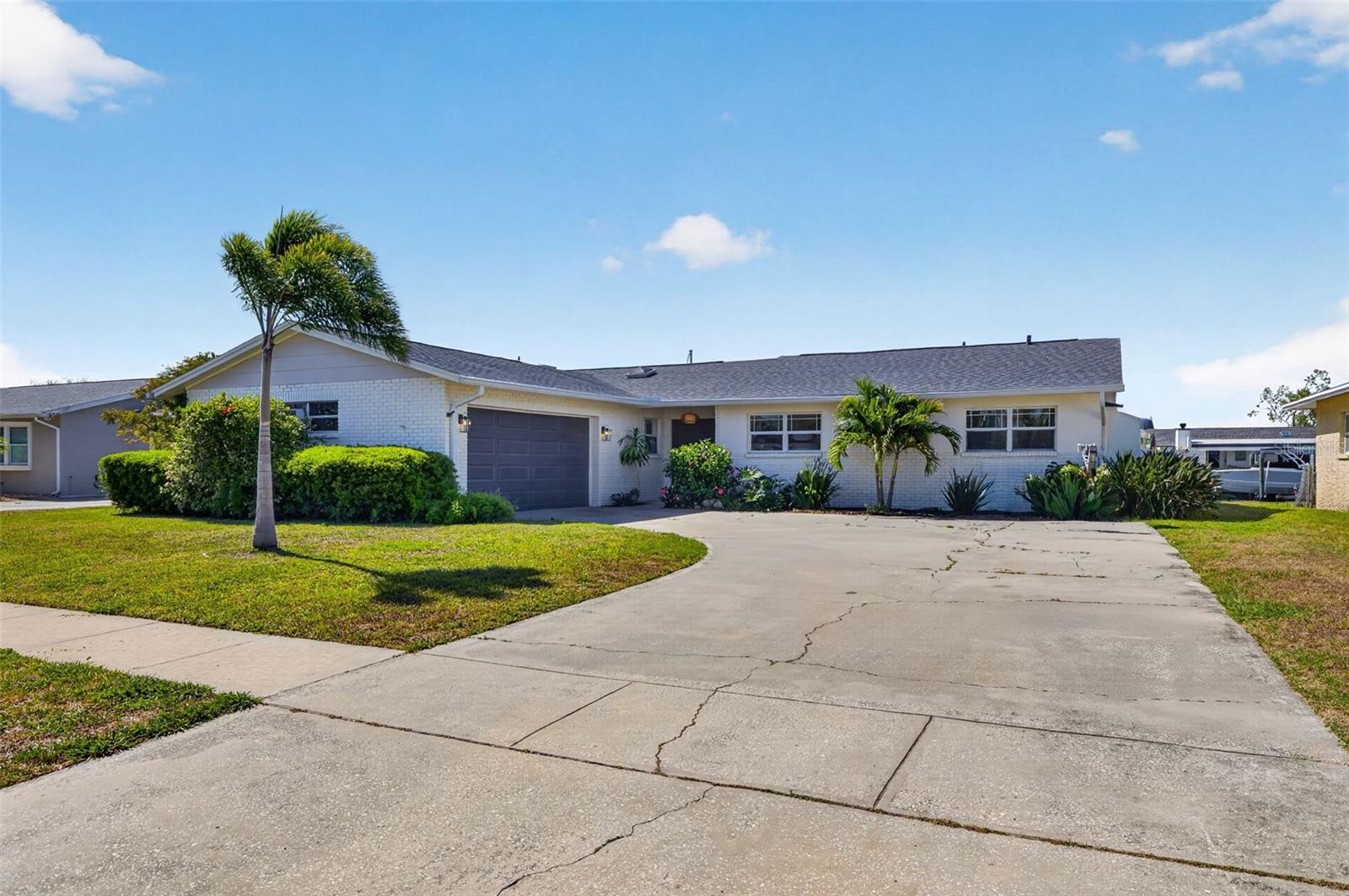 8450 FLAGSTONE DR