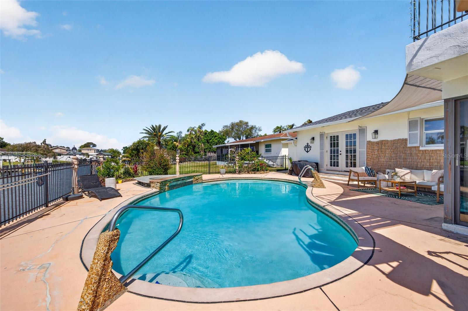 8450 FLAGSTONE DR