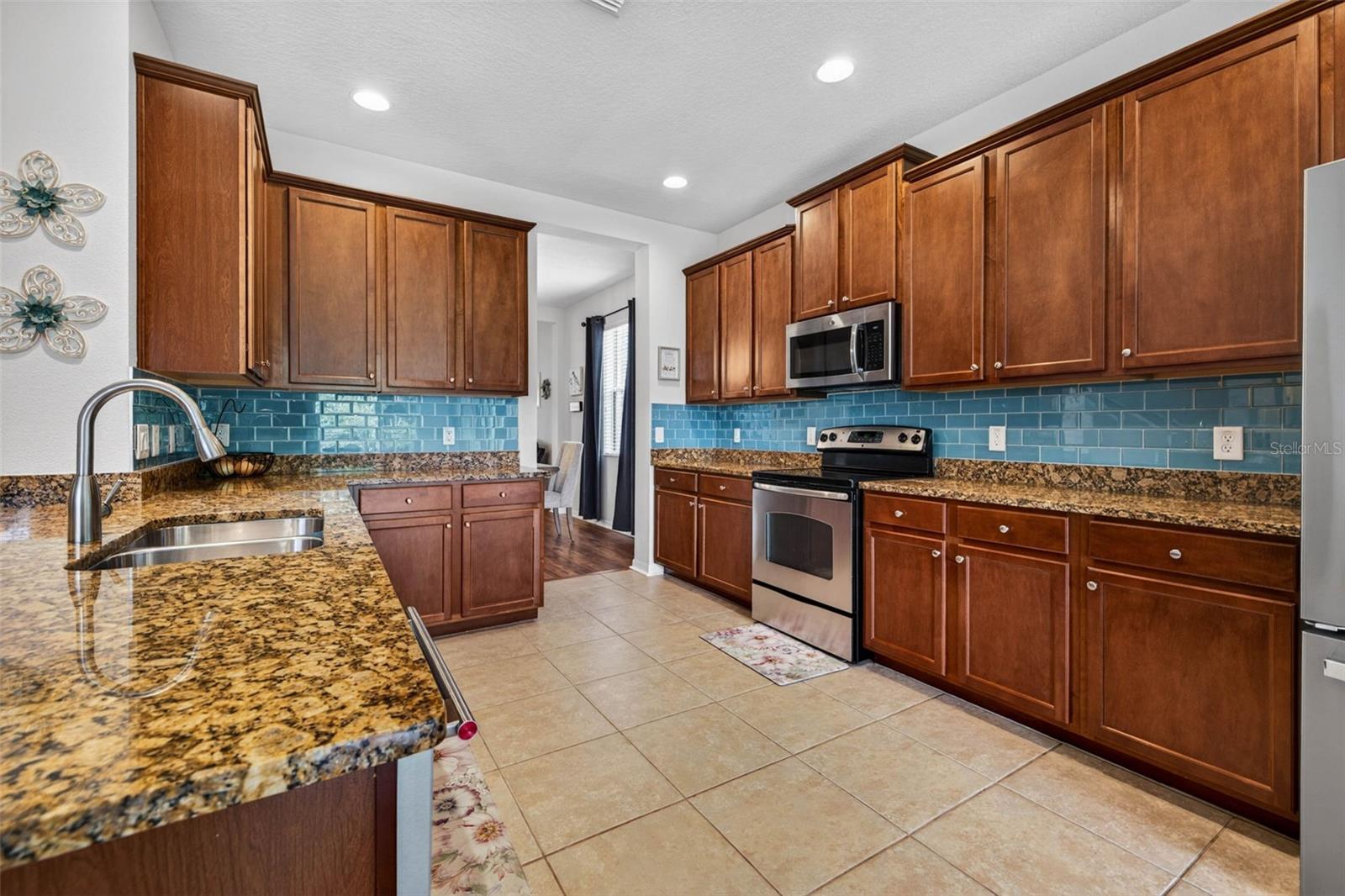 9634 OAK GLADE AVE