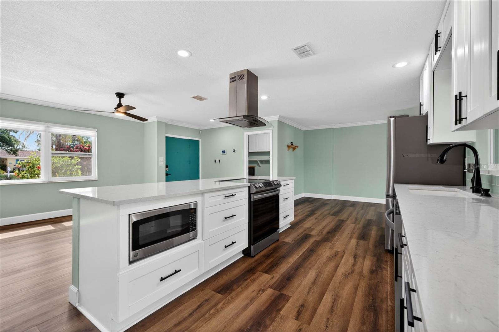 4623 BAY CREST DR